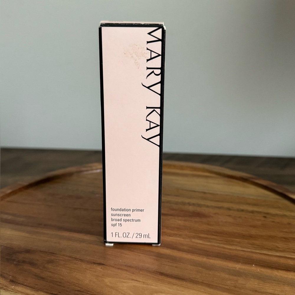 Mary Kay Foundation Primer Sunscreen Broad Spectrum SPF 15 1 fl oz‎